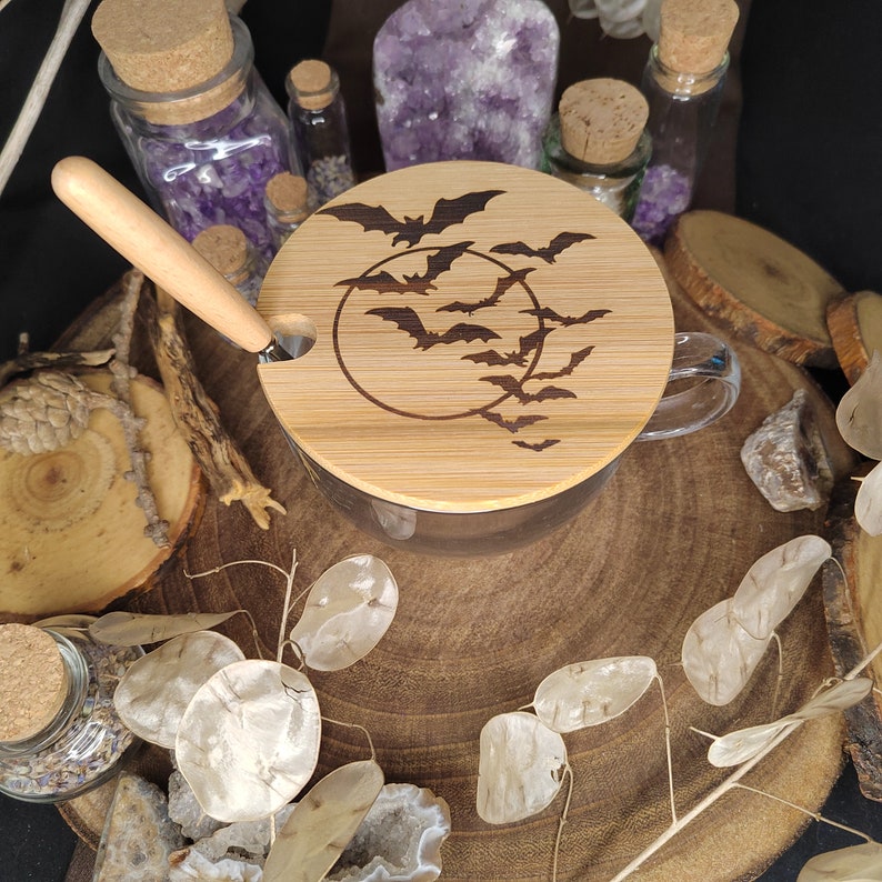 Large glass cup bat 420ml with wooden lid and spoon with laser motif on the lid image 1