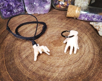 Eiskalte Hand Wednesday Kette oder Schlüsselanhänger aus Sojaöl Resin