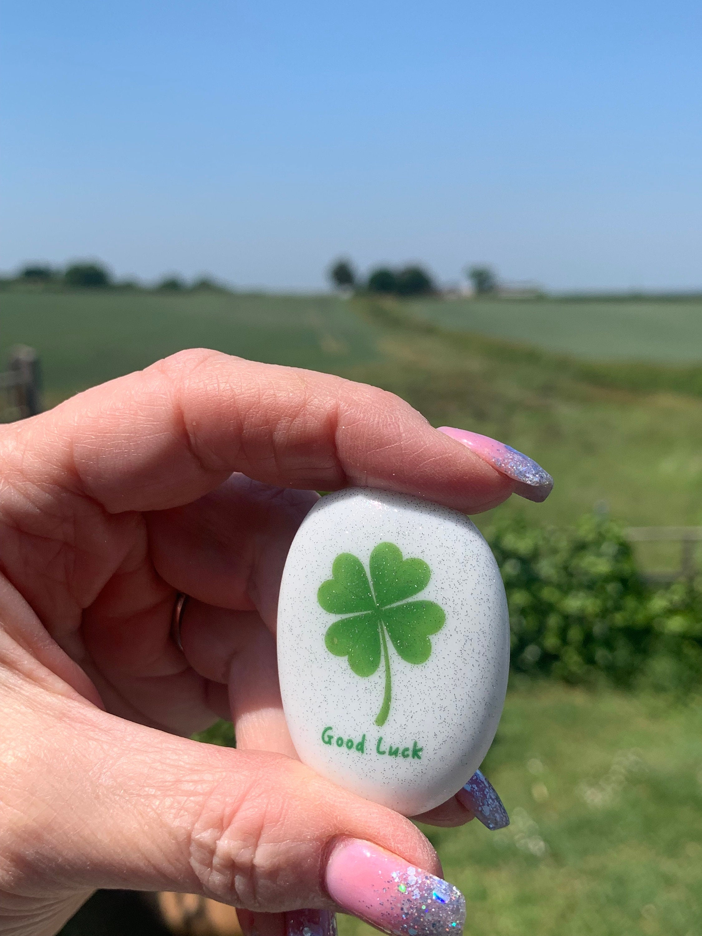 Klavertje vier, Pocket Hug Pebble, Versierde steen, Cadeau, Memento