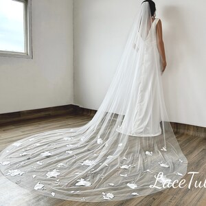 Embroidered Flowers Lace Wedding Veil,Bridal Lace Veil,Ivory Cathedral Veil,Tulle Veil,Floor Length Veil,Comb Veil,1 Tier Veil,Accessories