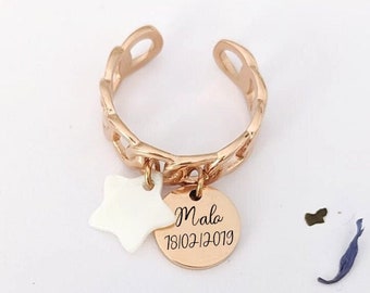 Justerbar ring med rund graverbar medaljong och pärlemorinlägg - Personlig ring, damring, personlig present, present till mamma, trendig ring