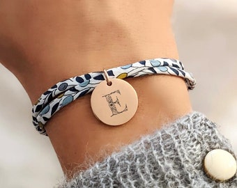 Bracelet personnalisé en cordon Liberty avec médailles à graver et lettre fleur - Bracelet femme, cadeau maman, bracelet fille, naissance