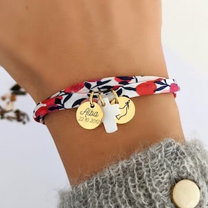Personalisiertes Liberty-Kordelarmband mit Medaillen zum Gravieren und einem Perlmuttkreuz - Damenarmband, graviert, Mama-Geschenk, Mädchenarmband