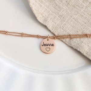 Bracelet personnalisé avec médaille à graver et double chaine perlée Bracelet femme, cadeau personnalisé, gravé, cadeau maman, naissance image 2