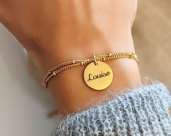 Bracelet personnalisé avec médaille à graver et double chaine perlée- Bracelet femme, cadeau personnalisé, gravé, cadeau maman, naissance