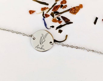 Bracelet personnalisé "Fleur de naissance" avec médaille ronde à graver -Bracelet femme, cadeau personnalisé, gravé, cadeau maman, naissance