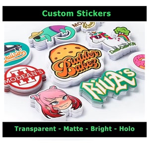Puede incluir: Una pila de pegatinas personalizadas de colores con varios diseños, incluyendo un camaleón de dibujos animados, un unicornio, una dona y una galleta. Las pegatinas están disponibles en acabados transparentes, mate, brillantes y holográficos.