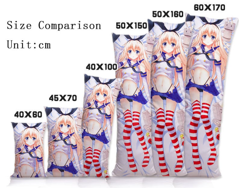 Puede incluir: Comparaci&oacute;n de tama&ntilde;o de cinco fundas de almohada diferentes con personajes de anime impresos en ellas. Las fundas de almohada son de diferentes tama&ntilde;os, que van desde 40x60 cm hasta 60x170 cm. Las fundas de almohada presentan un fondo blanco con medias a rayas rojas y blancas y un uniforme de marinero azul y blanco.