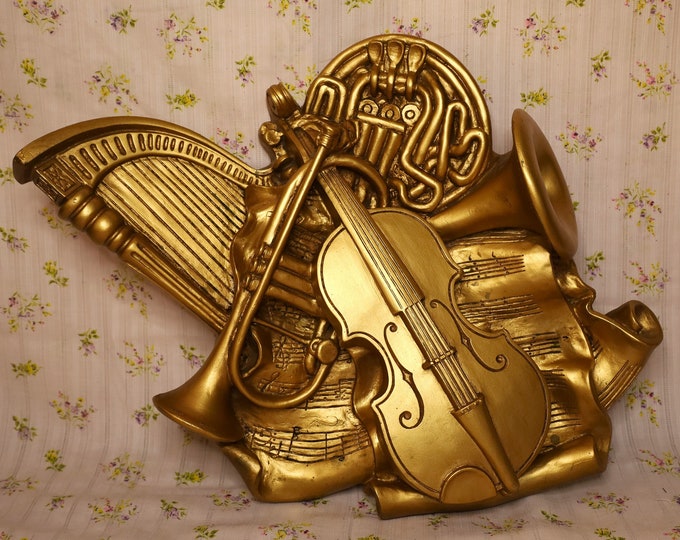 Vintage 1973 Universal Statuary Musical Wall Plaque