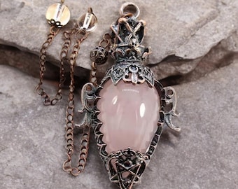 Pendule spirituelle gothique sorcière en quartz rose naturel pour la divination et la radiesthésie