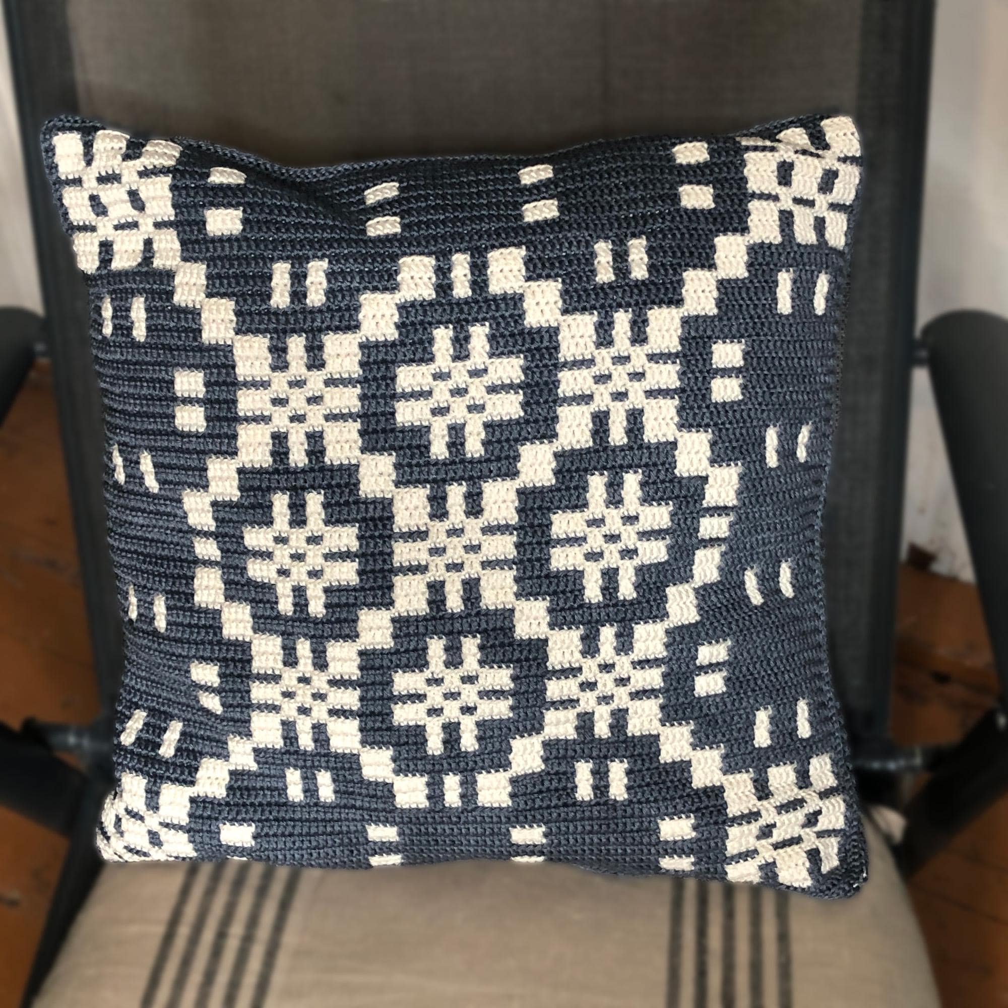 38 Wolf Crochet Patterns to Stitch for Woodland Decor, Gifts, and Amigurumi Displays 7 Mosaic Crochet Pillowcase Pattern Wolf Paw
