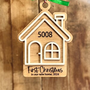 Eerste kerst in ons nieuwe Home / house 2024-ornament, aangepast ornament, lettertype niet inbegrepen. SVG-bestanden voor laser/DXF housewarming cadeau