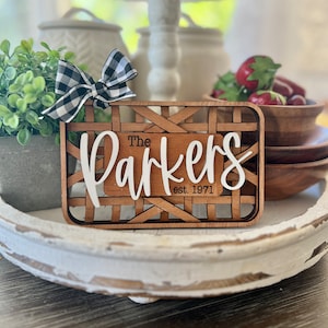 Nome di famiglia personalizzato data est cestino del tabacco file vassoio a più livelli decorazione, regalo personalizzato insegne 3D glowforge, file tagliato al laser SVG senza caratteri