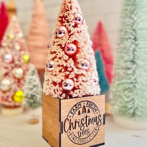 Boîte d'arbres de Noël frais de la ferme et motif gravé à la fois, boîte d'arbre en sisal / arbres de goupillon en téléchargement numérique Fichier laser SVG Glowforge