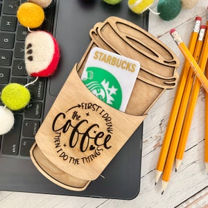 SVG digitaler Download Lehrerin Mutter Muttertag, Geschenkkartenhalter, Kaffee, Kaffeetasse zum Mitnehmen, zuerst trinke ich den Kaffee, dann erledige ich die Dinge