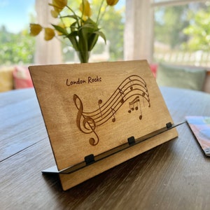 Cyfrowy plik stojaka na nuty, pliki svg do cięcia laserowego / Glowforge, składany cyfrowy plik do pobrania, torba na nuty, pokrowiec 16" x 10,5"