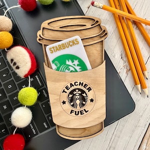 SVG デジタル ダウンロード 教師感謝の日、ギフト カード ホルダー、コーヒー、持ち帰り用コーヒー カップ、教師用燃料