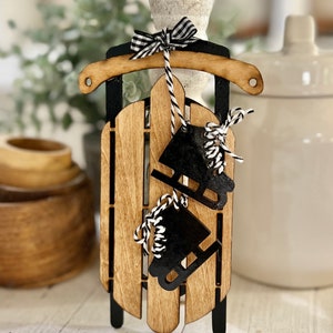 Trenó com patins, enfeites de Natal / decoração de bandeja em camadas Arquivos de corte SVG para laser / Glowforge SVG