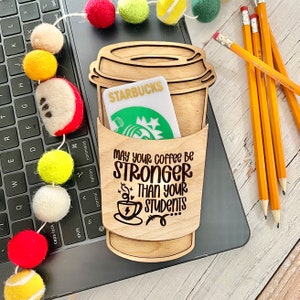 Téléchargement numérique SVG Journée de reconnaissance des enseignants, porte-cartes cadeau, café, tasse à café à emporter, que votre café soit plus fort que vos étudiants