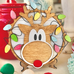 File di taglio laser 3D con luci di Natale aggrovigliate e renne / vassoio rotondo invernale a più livelli o appendino per porta in formato svg per laser / Glowforge