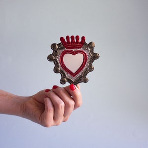 Folk hart wandspiegel, wandhanger ex voto kunst, tin vlammend hart voor nieuwe home decor, Mexicaanse milagros ornament, decoratieve wandspiegel