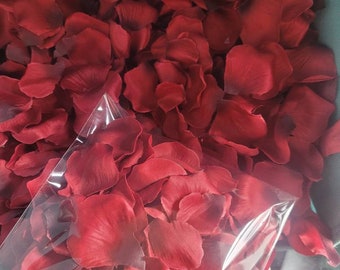 Artificial rose petals