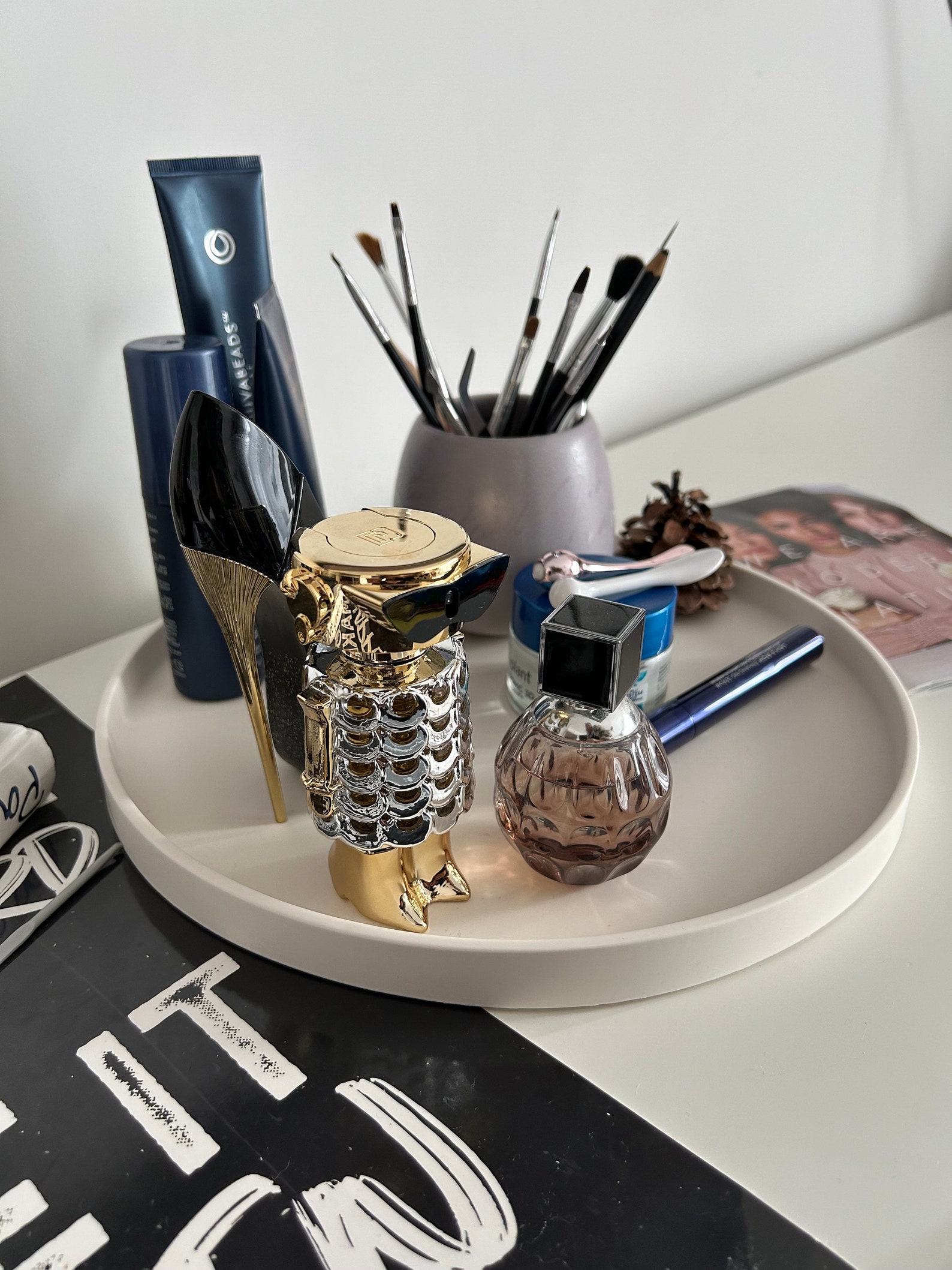 Plateau Décoratif Rond Noir 23 Cm En Acier Inoxydable - Rangement Bijoux, Maquillage Et Table