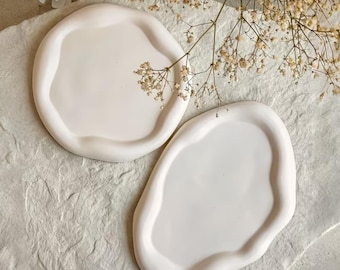 Plateau minimaliste | Porte-bagues moderne | Vide-poches pour bijoux | Cadeau demoiselle d'honneur | Décoration minimaliste | Plateau en béton | Plateau nuage