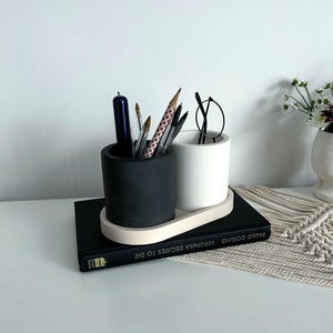 Portapenne in cemento fatto a mano: organizer da scrivania per studio d'arte