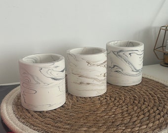 Luxe marmeren pot | Handgemaakte jesmonietplanter | Neutraal plankdecor | Beige wervelende toiletpot | Scandinavisch woonaccessoire