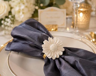 Handmade Daisy Napkin Ring Set, White Jesmonite Concrete Napkin Holder with Gold Metal Ring, Luxury Wedding Table Decor, Modern Bridal Table