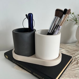 Pen holder,pen pot, concrate vase, Toothbrush Holder, Makeup Brush Holder, Office decor, Art Studio Desk Accessory, Paint Brush Holder