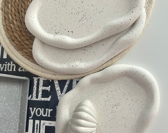 Plateau nuage en béton irrégulier | Vide-poches moucheté moderne | Plateau de toilette minimaliste | Plateau décoratif en béton | Porte-bagues moderne