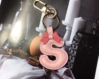 Handmade custom cowhide letters keychain pendant Luxury bag charm couple birthday creative gift personalized gift cute keychain