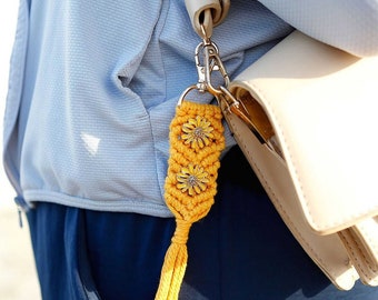 Lucky Macramé keychains/Favours/Gifts/Boho Macrame/Tassel bag charm rope braided tassel bag charm popular small daisy keychain jewelry charm