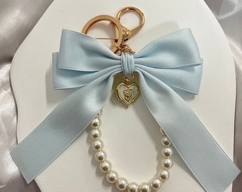 Beautiful gentle blue bow pearl keychain charm heart-shaped key chain ring bag charm Custom Keychain AirPods Case Keyring Charm Accessory