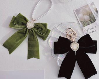 Beautiful gentle green bow pearl keychain charm heart-shaped key chain ring bag charm Custom Keychain AirPods Case Keyring Charm Accessory