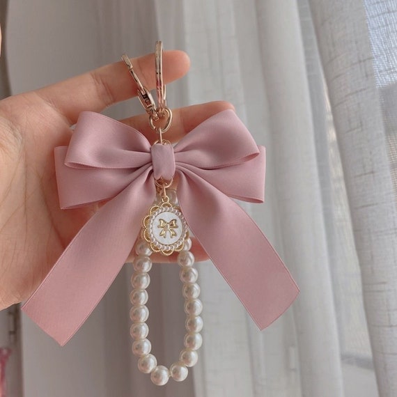 Beautiful Gentle Pink Bow Pearl Keychain Charm Heart-shaped Key Chain Ring  Bag Charm Custom Keychain Airpods Case Keyring Charm Accessory 