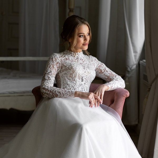 Modest wedding dress, high neck wedding dress with long sleeves. Lace turtleneck bridal gown, high collar wedding gown Harper