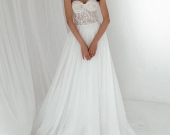 Abito da sposa a trapezio con corsetto, scollo a cuore, abito da sposa con paillettes, ideale per fughe d'amore.