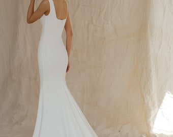 Abito da sposa minimalista in crêpe, abito da sposa a sirena con scollo quadrato, abito da cerimonia civile, pronto per la spedizione, schiena scoperta.
