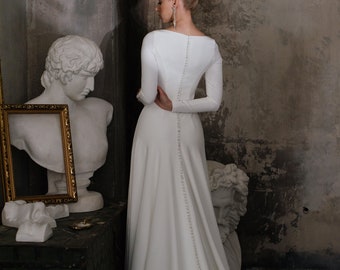 Abito da sposa minimalista in crêpe, pronto per la spedizione, abito da sposa con scollo a barca, abito da sposa a trapezio con maniche lunghe, sposa senza tempo