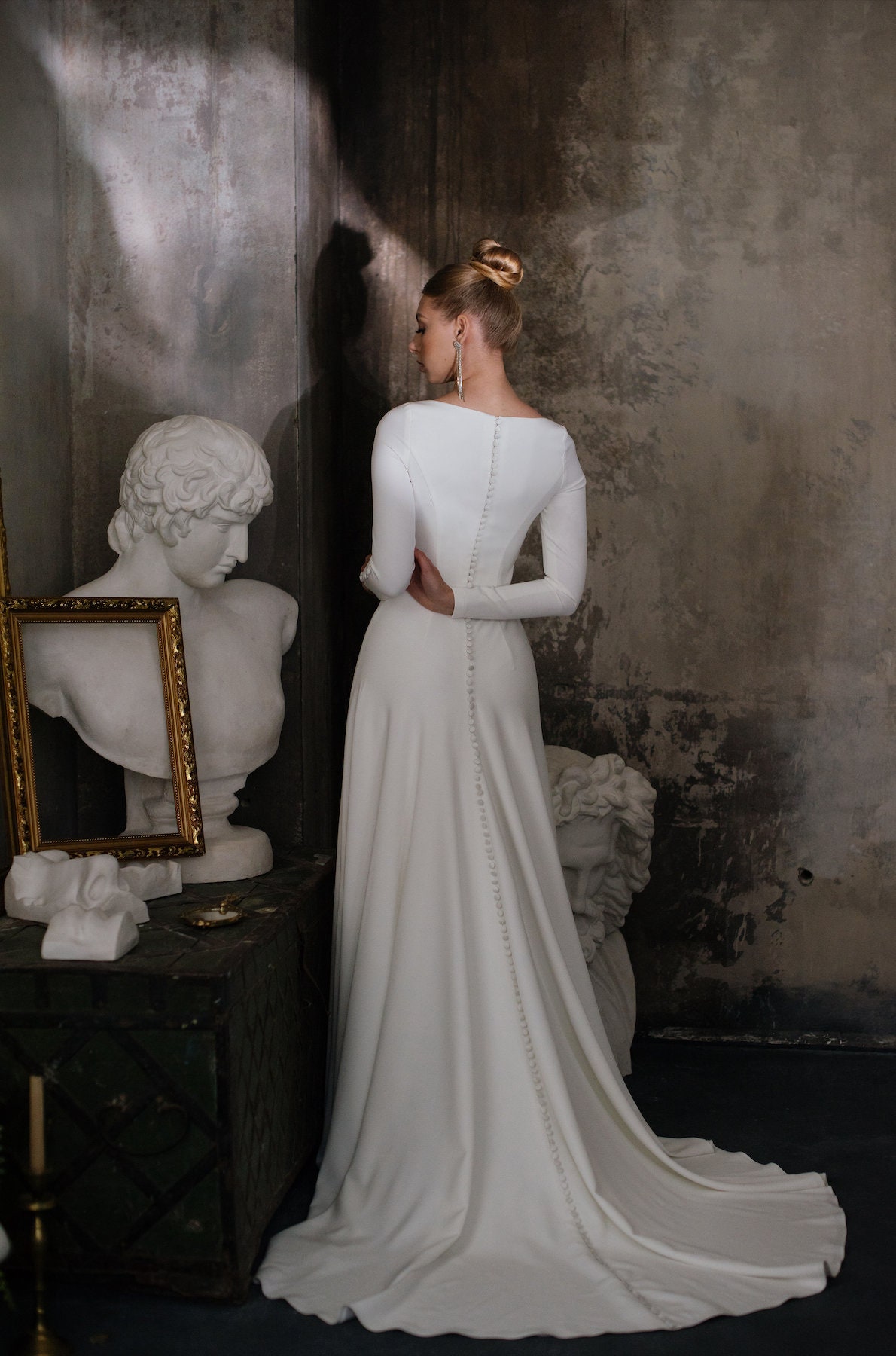 long sleeve wedding dresses under 100 Vestidos de novia blancos marfil simples de manga larga con falda con volantes AWD1570