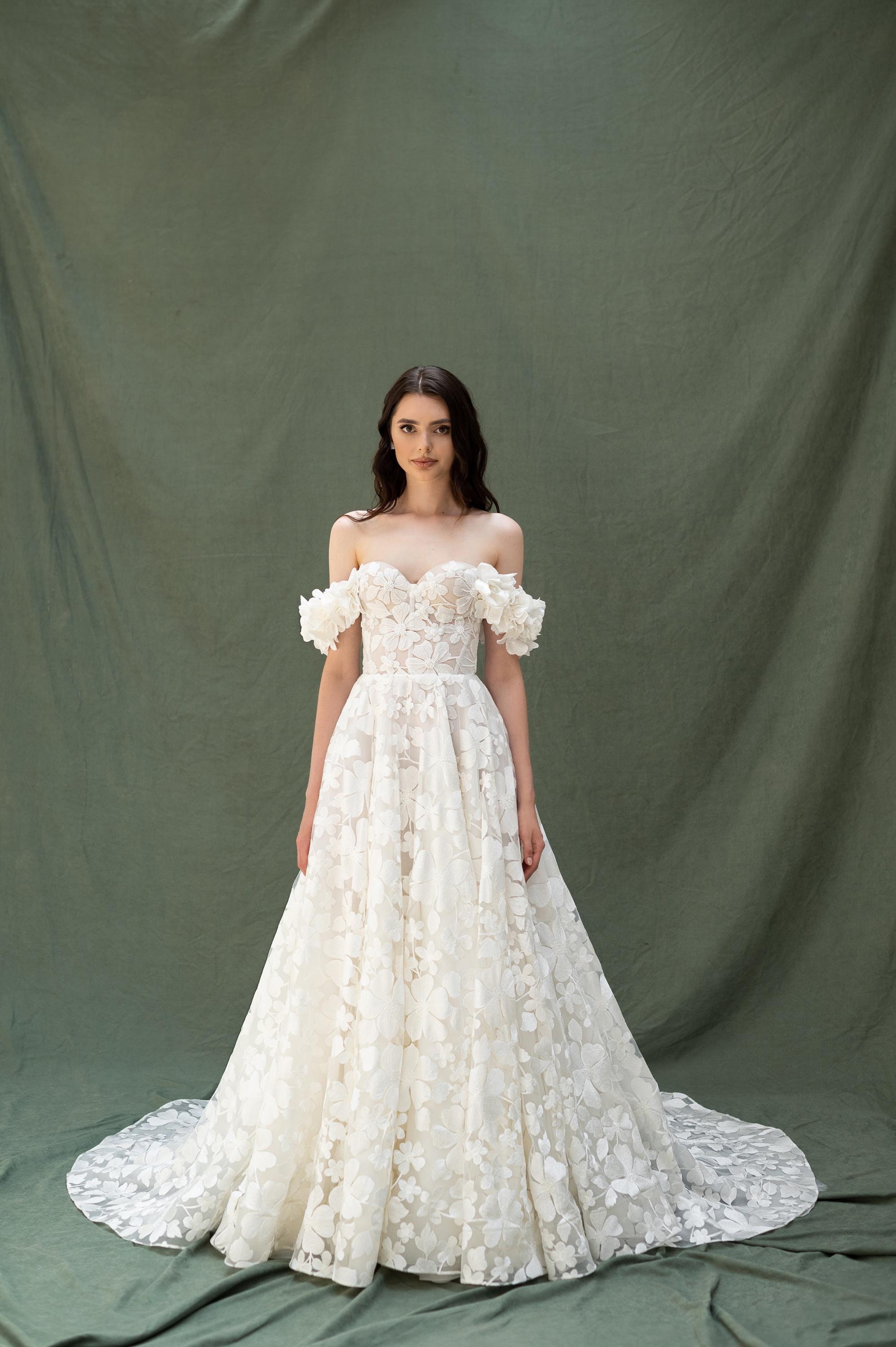 Wedding dress, 3d flower wedding dress. Lace bridal dress