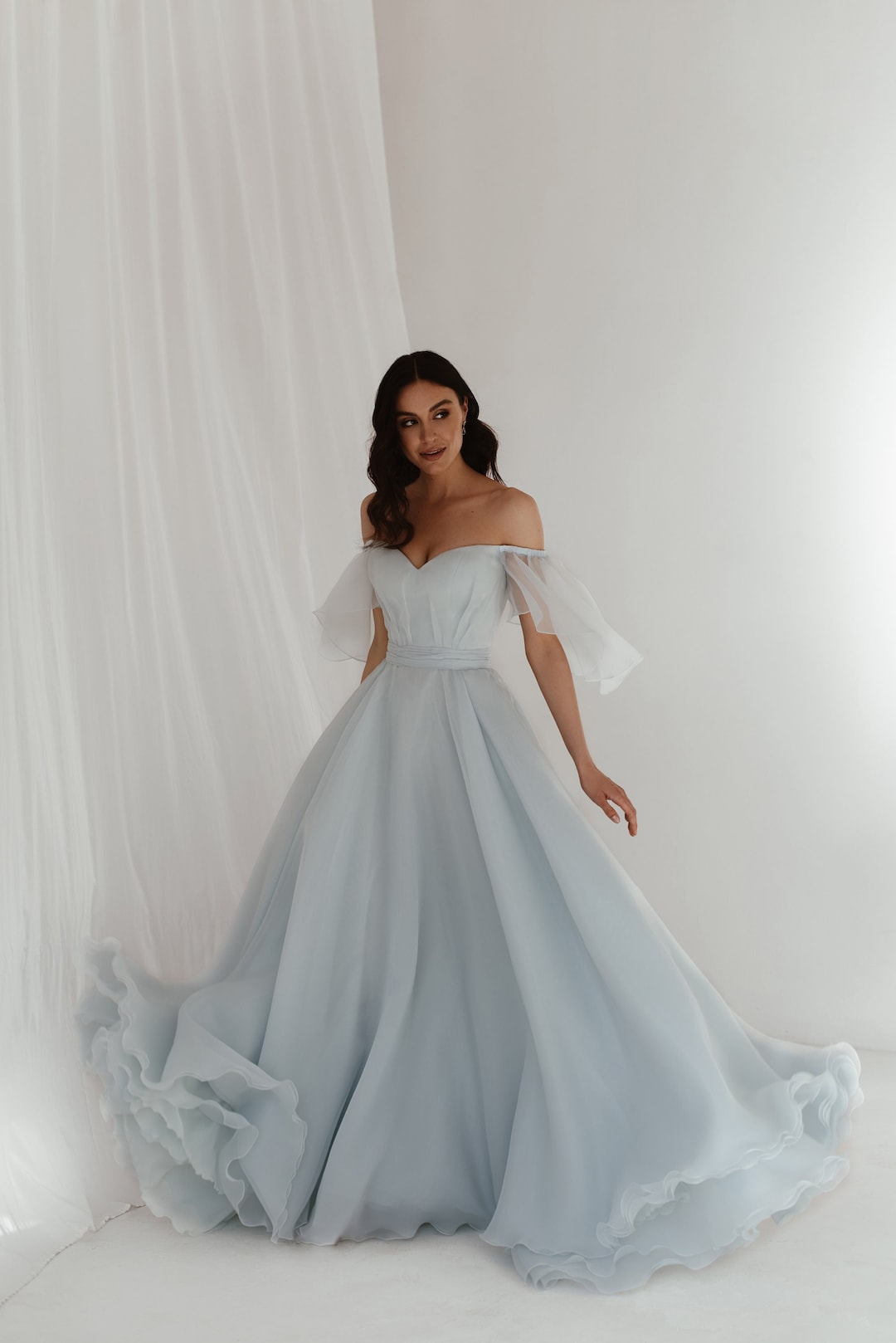 blue organza wedding dress Custom-made Blue Organza Applique Sequin line a wedding dress with Sleeveless Backless Design
