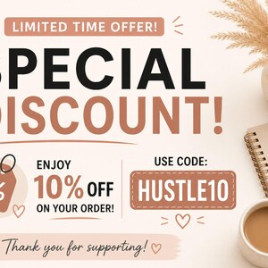 K&ouml;nnte beinhalten: Werbebild mit dem Text "SPECIAL DISCOUNT!". Es enth&auml;lt auch "ENJOY 10% OFF" und "USE CODE: HUSTLE10". Eine Kaffeetasse, ein Notizbuch und eine dekorative Vase sind ebenfalls zu sehen. Sonderangebot.