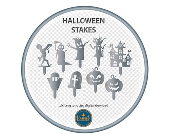 Może przedstawiać: Zestaw 10 plików do cięcia palików na Halloween w kolorze srebrnym. Pliki zawierają zombie, ducha, wiedźmę, drzewo, nawiedzony dom, znak RIP, nagrobek i dwie dynie. Pliki są dostępne w formatach .dxf, .svg, .png i .jpg.
