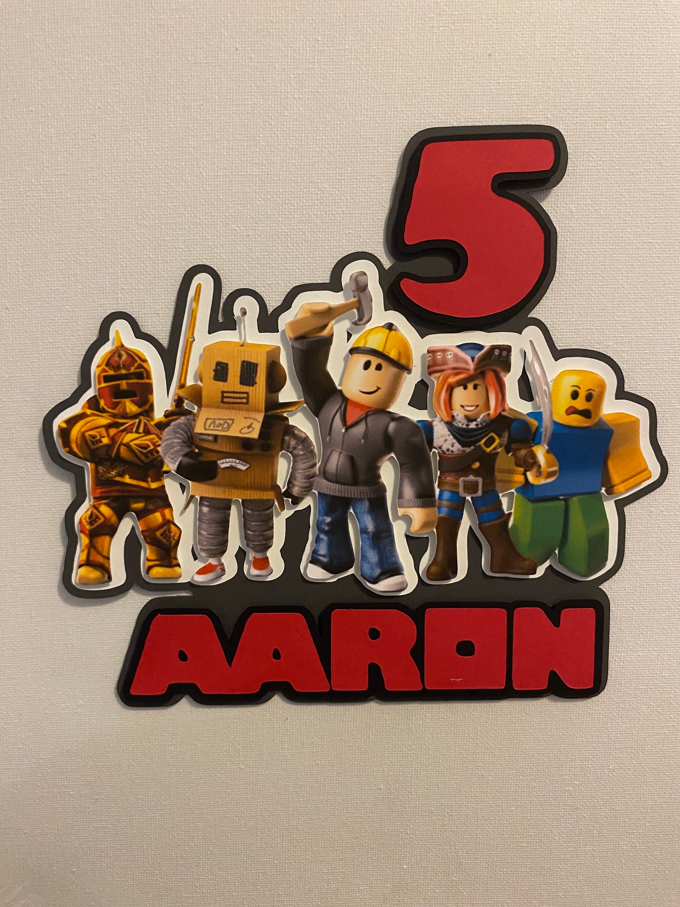 Roblox inspired edible handmade logo plaque / badge birthday cake topper