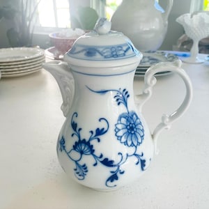 Meissen Blue Onion tea pot