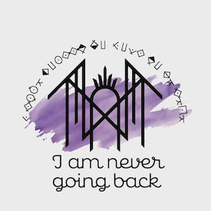 Op de afbeelding: Een grafisch ontwerp met een zwart geometrisch symbool dat lijkt op een kroon of vleugels, gecentreerd over een paarse aquarel penseelstreek. Een boog van abstracte symbolen omringt de bovenkant en de tekst "I am never going back" staat eronder.